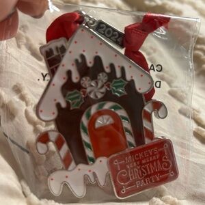 Mickey’s Very Merry Christmas Party 2024 Gingerbread House Ornament MVMCP NEW